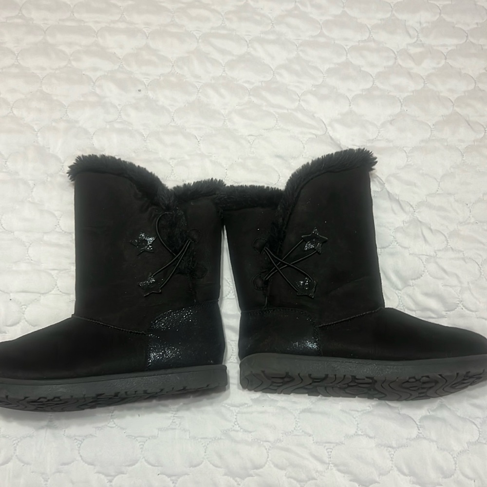 Girls black boots faux fur lined